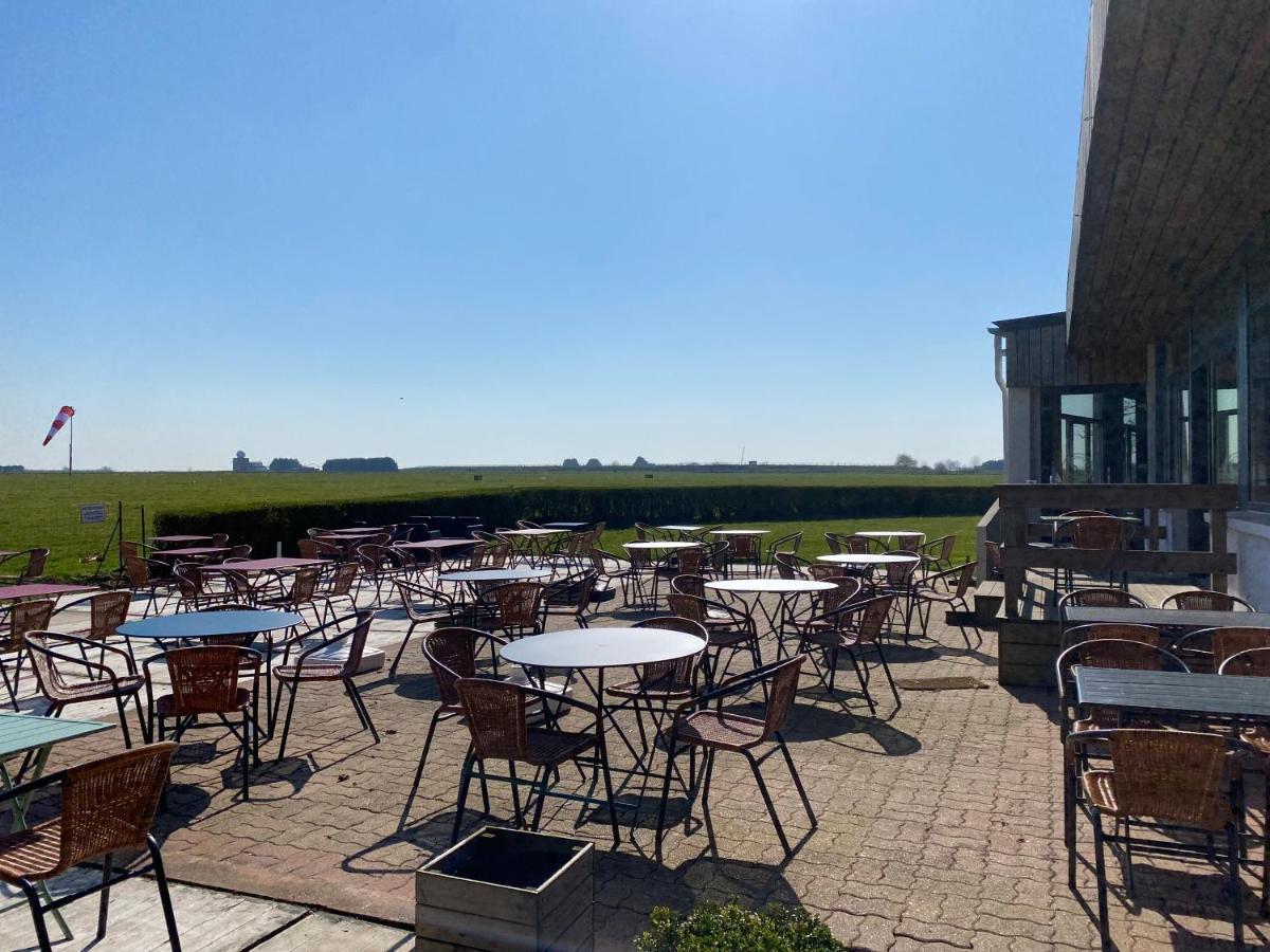 Logis Hotel & Restaurant De L'Aerodrome De La Baie De Somme Buigny-Saint-Maclou 外观 照片