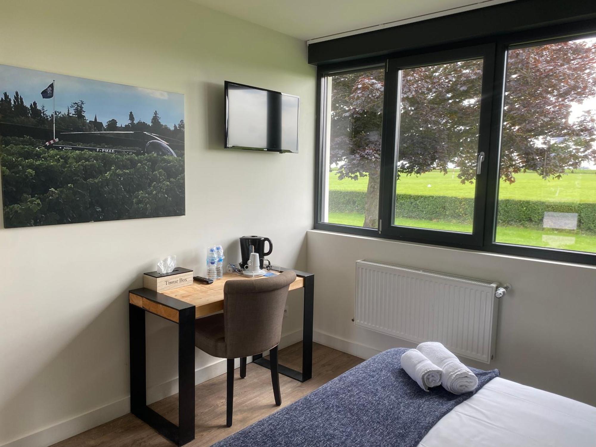 Logis Hotel & Restaurant De L'Aerodrome De La Baie De Somme Buigny-Saint-Maclou 外观 照片
