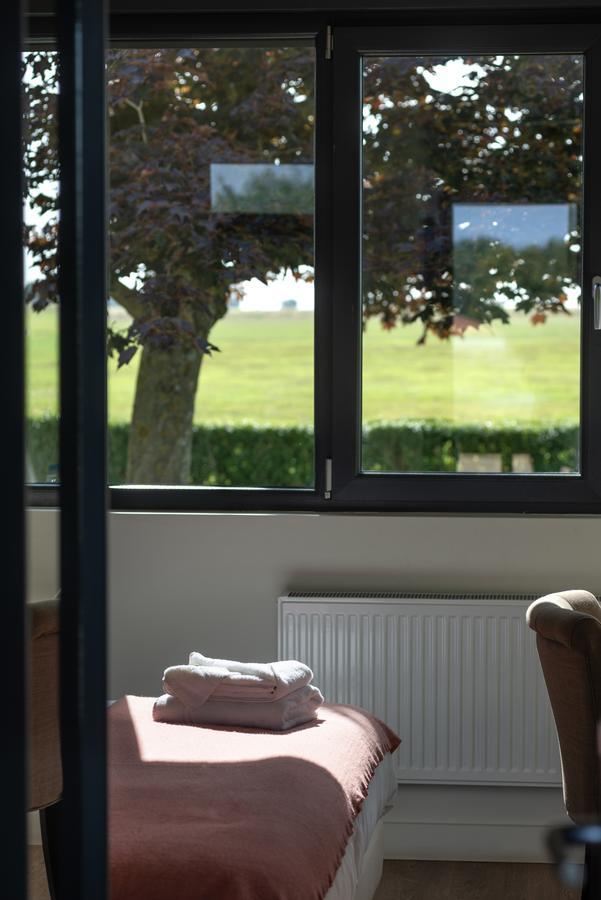 Logis Hotel & Restaurant De L'Aerodrome De La Baie De Somme Buigny-Saint-Maclou 外观 照片