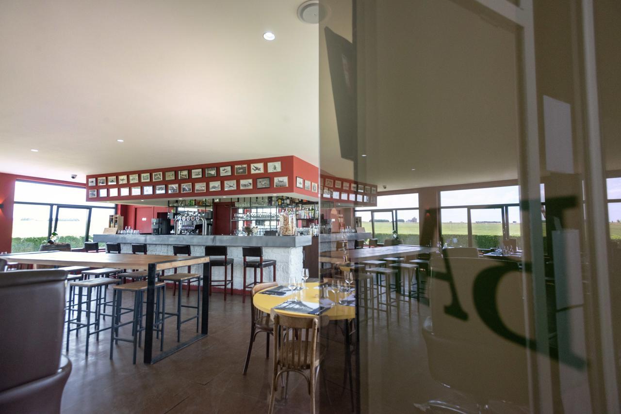 Logis Hotel & Restaurant De L'Aerodrome De La Baie De Somme Buigny-Saint-Maclou 外观 照片
